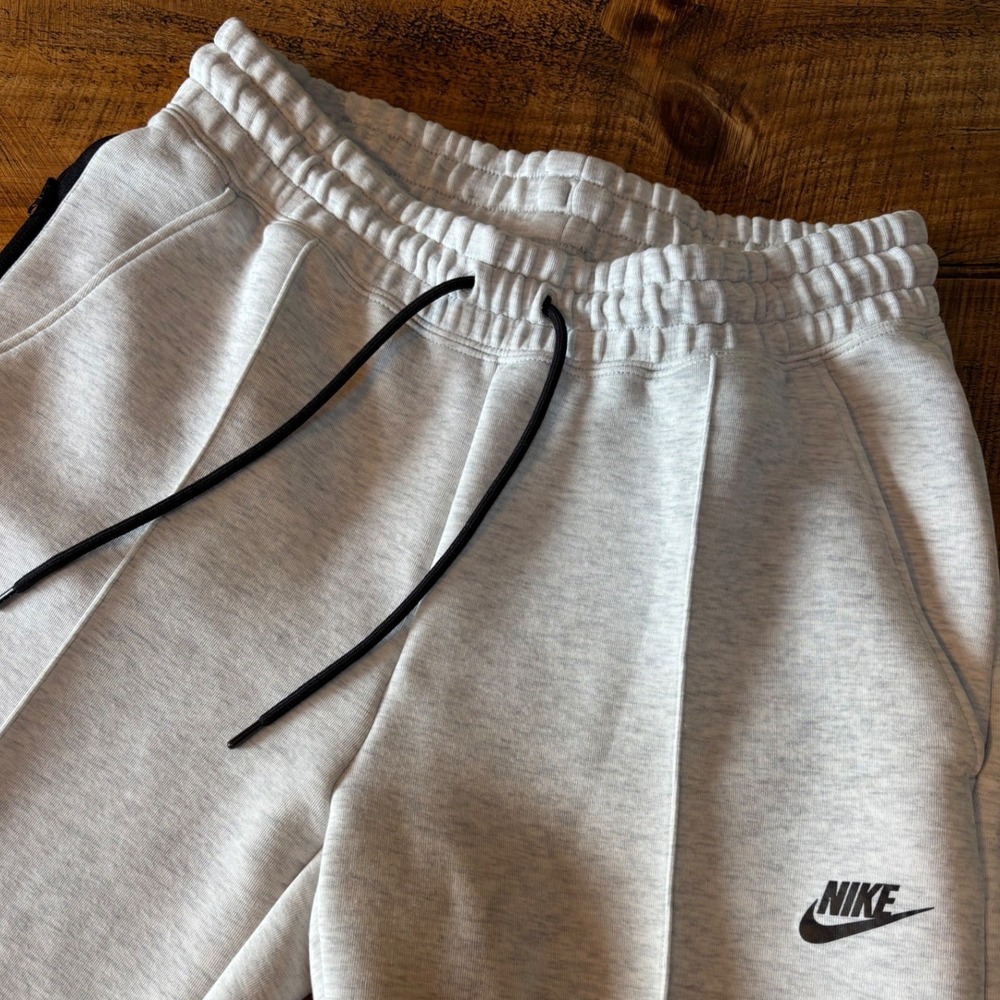 Nike Sportswear Tech Fleece Mid-Rise Womens Joggers FB8330-013 Size Medium